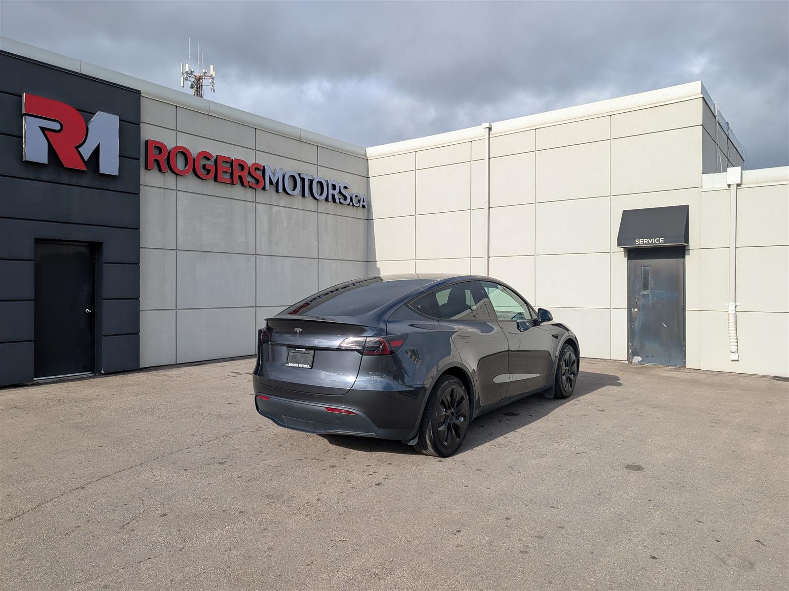 Tesla MODEL Y